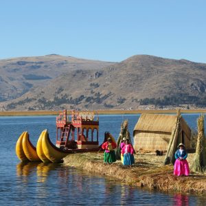 Tour Full Day Puno – Lago Titicaca: Islas Uros y Amantaní